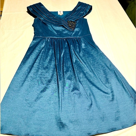 OC Style Dresses & Skirts - Dress for a formal occasion excellent condition size 4
